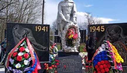 В День Победы в Ржевском районе служились литии на воинских захоронениях