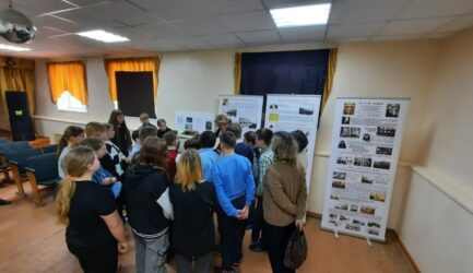 В школах Ржевского района представили выставку «Церковь в годы войны»