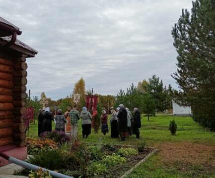 Божественная Литургия в церкви святых мучениц Веры, Надежды, Любови и матери их Софии в Ржевском районе