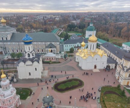 Родители и учащиеся воскресной школы при Вознесенском соборе посетили Троице-Сергиеву Лавру